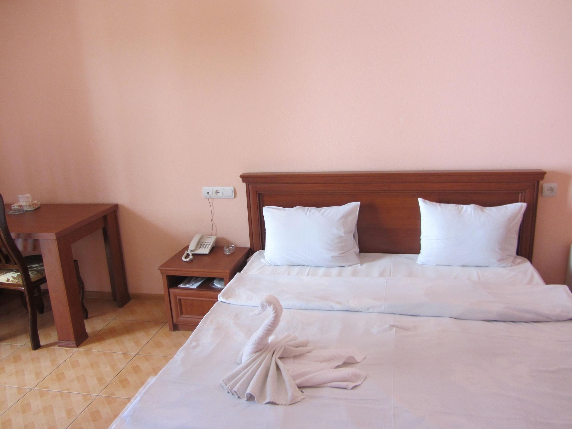Primer Hotel Yerevan Exterior photo