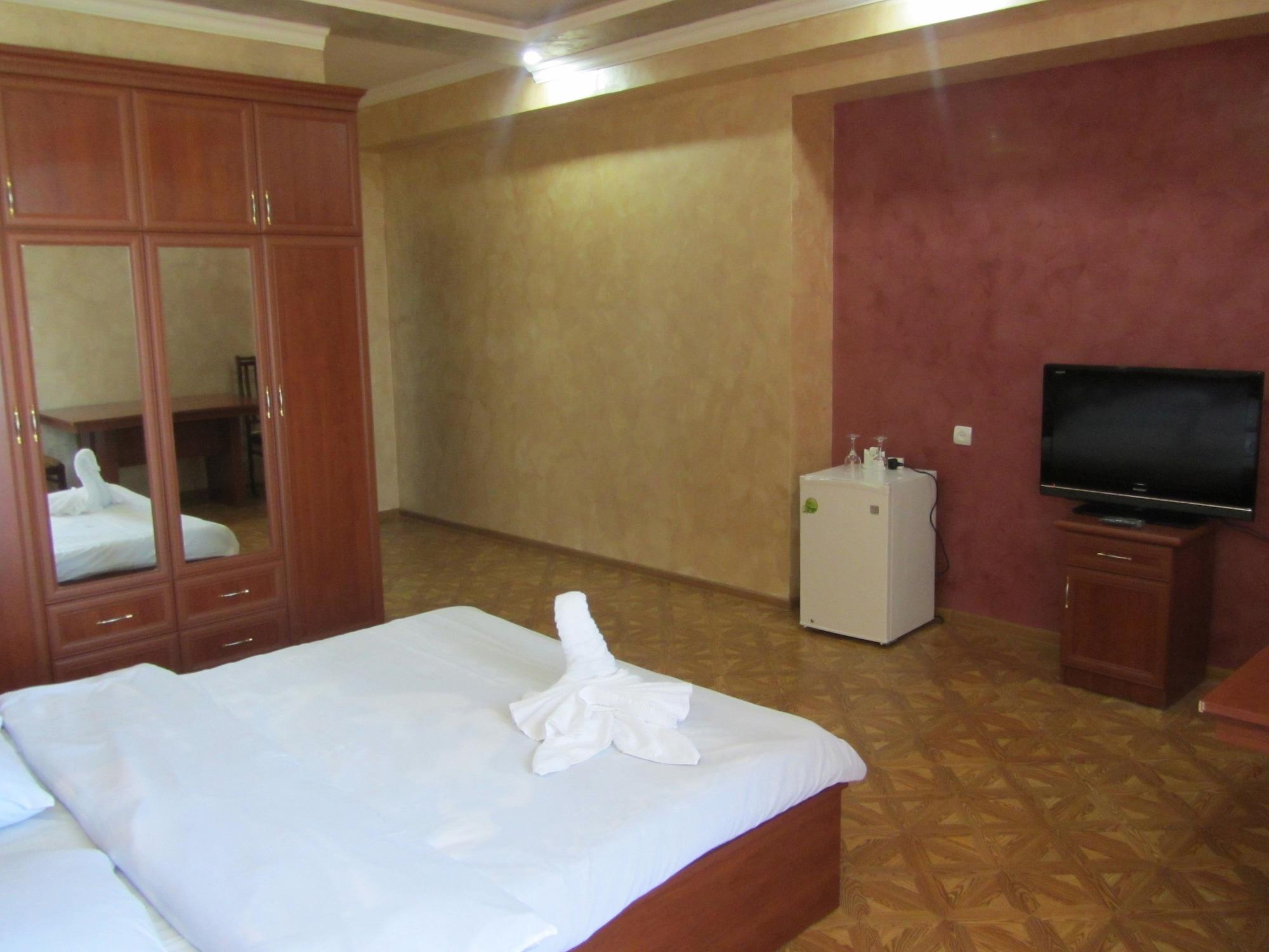 Primer Hotel Yerevan Exterior photo