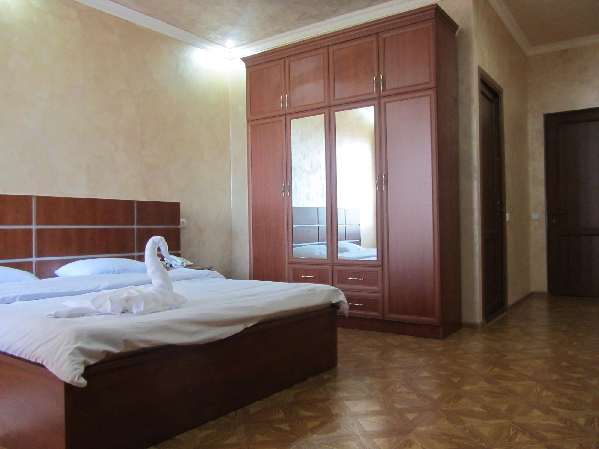 Primer Hotel Yerevan Exterior photo