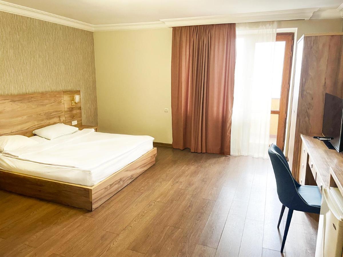 Primer Hotel Yerevan Exterior photo